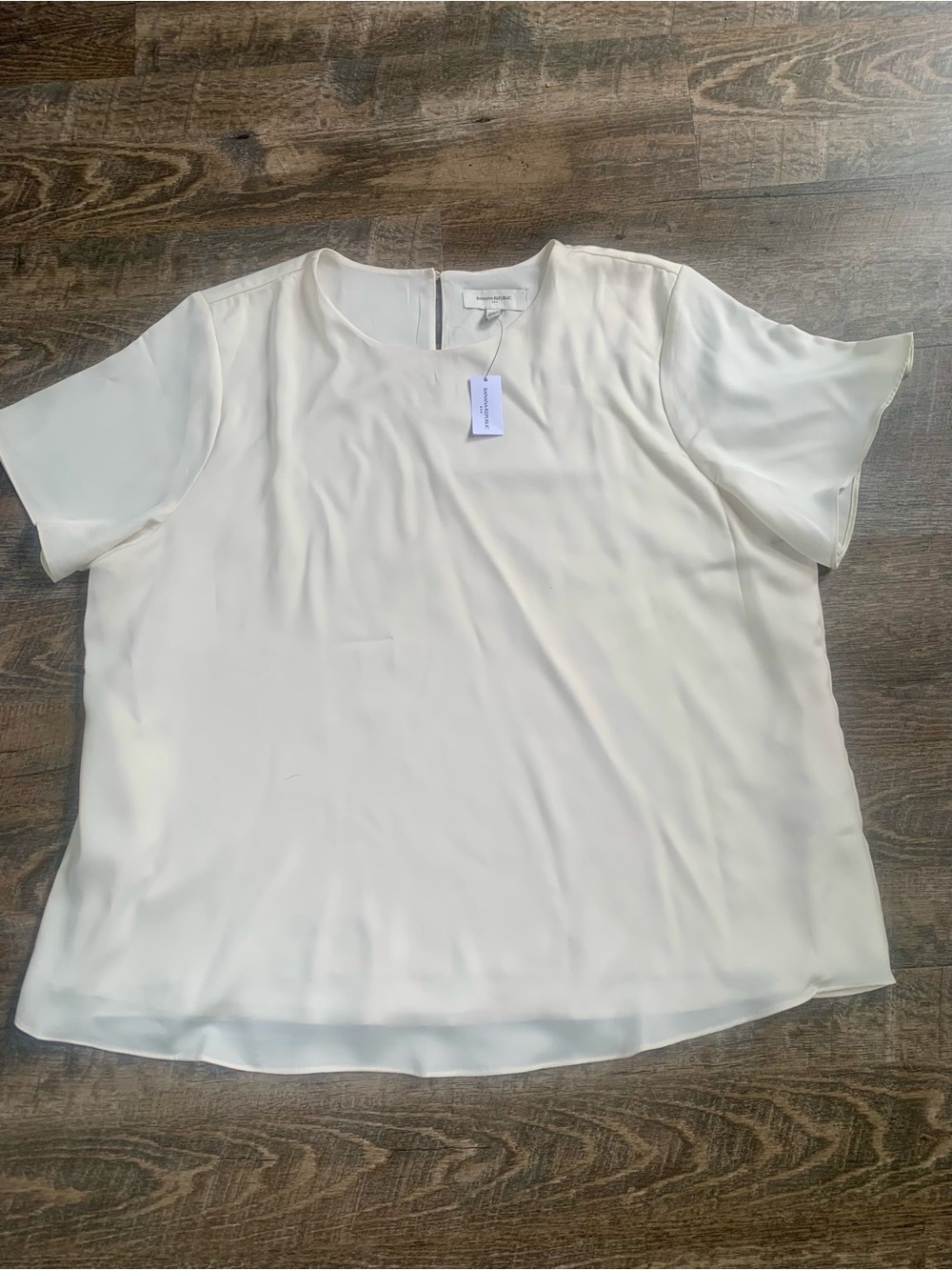Women's Banana Republic Office Cream Short-Sleeve Blouse - Elegant Everyday Top